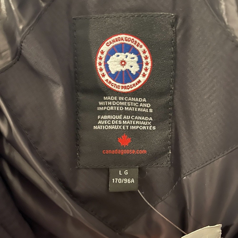 New without tag Canada goose puffer - Picture 8 of 9